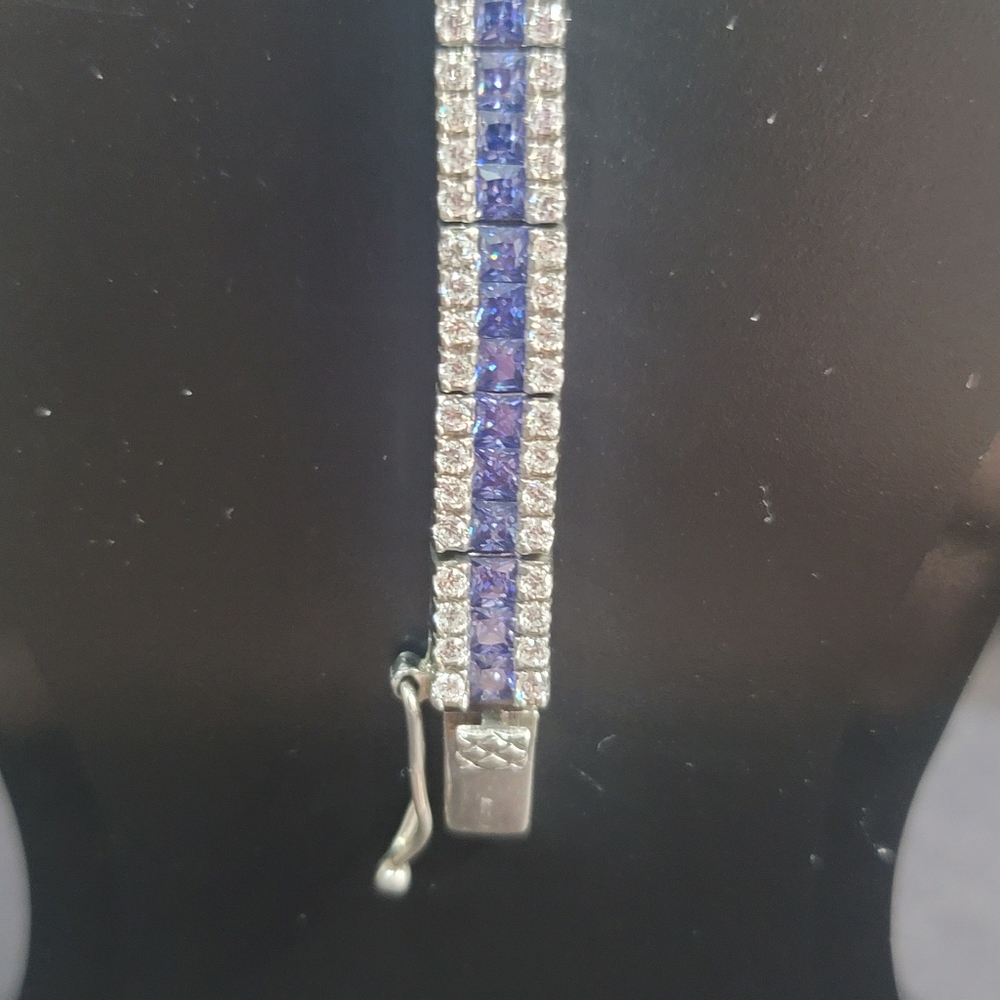 B121 Blue and white sapphire tennis bracelet